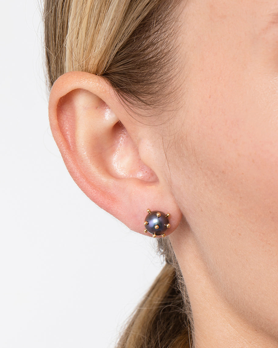 Brinco Stud Cometa Negro em Ouro 18K