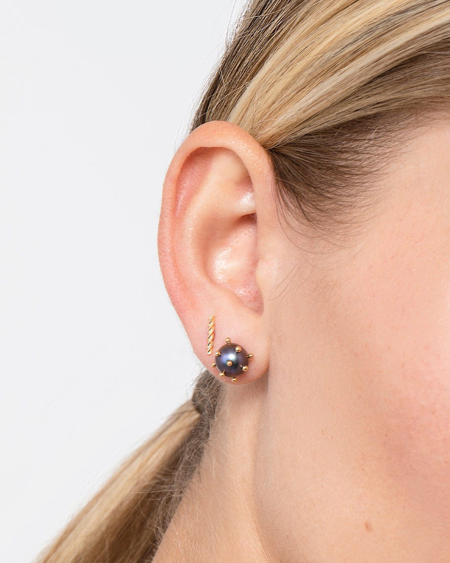 Brinco Stud Cometa Negro em Ouro 18K