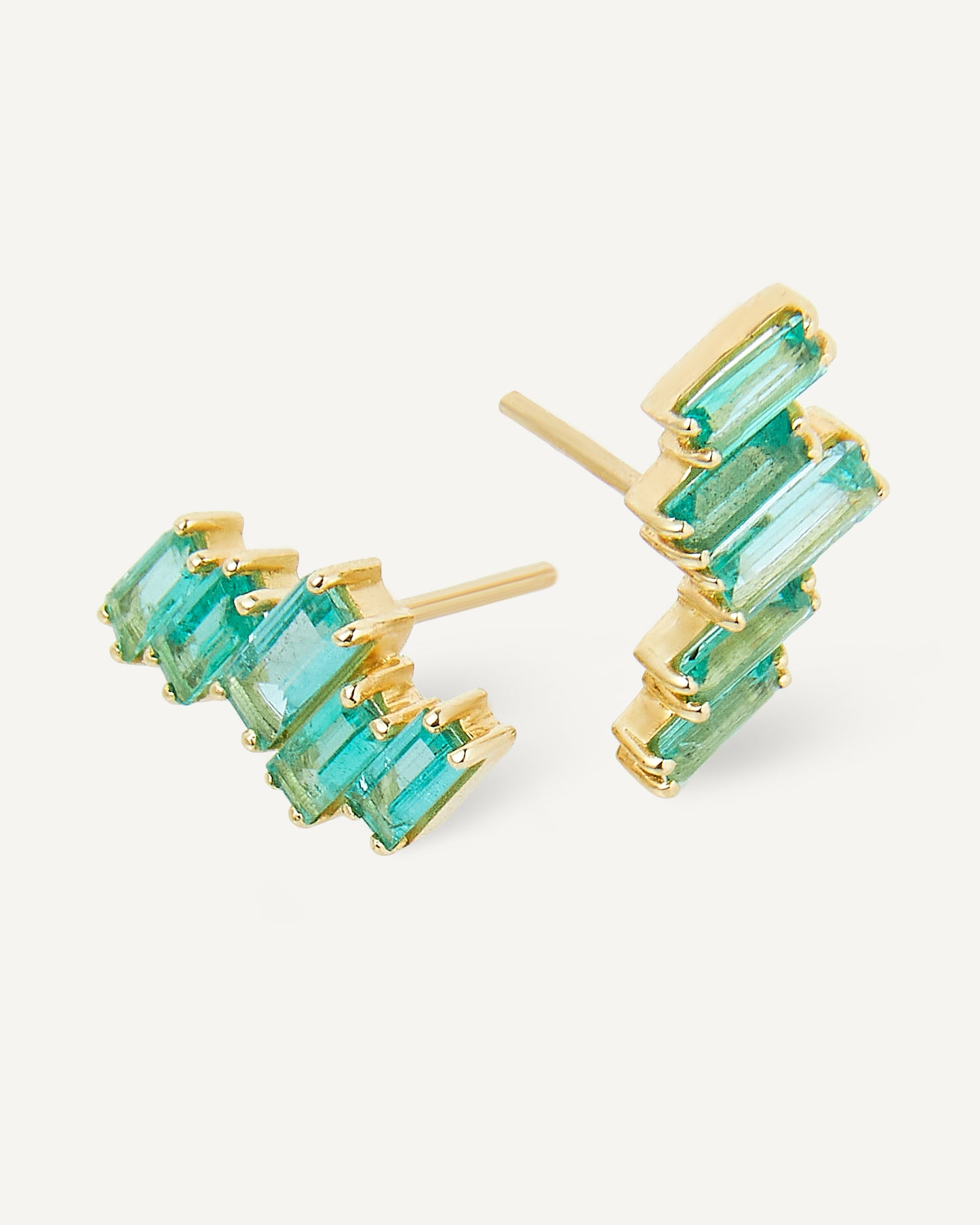 Brinco Earcuff Elisa em Ouro 18K e Esmeraldas