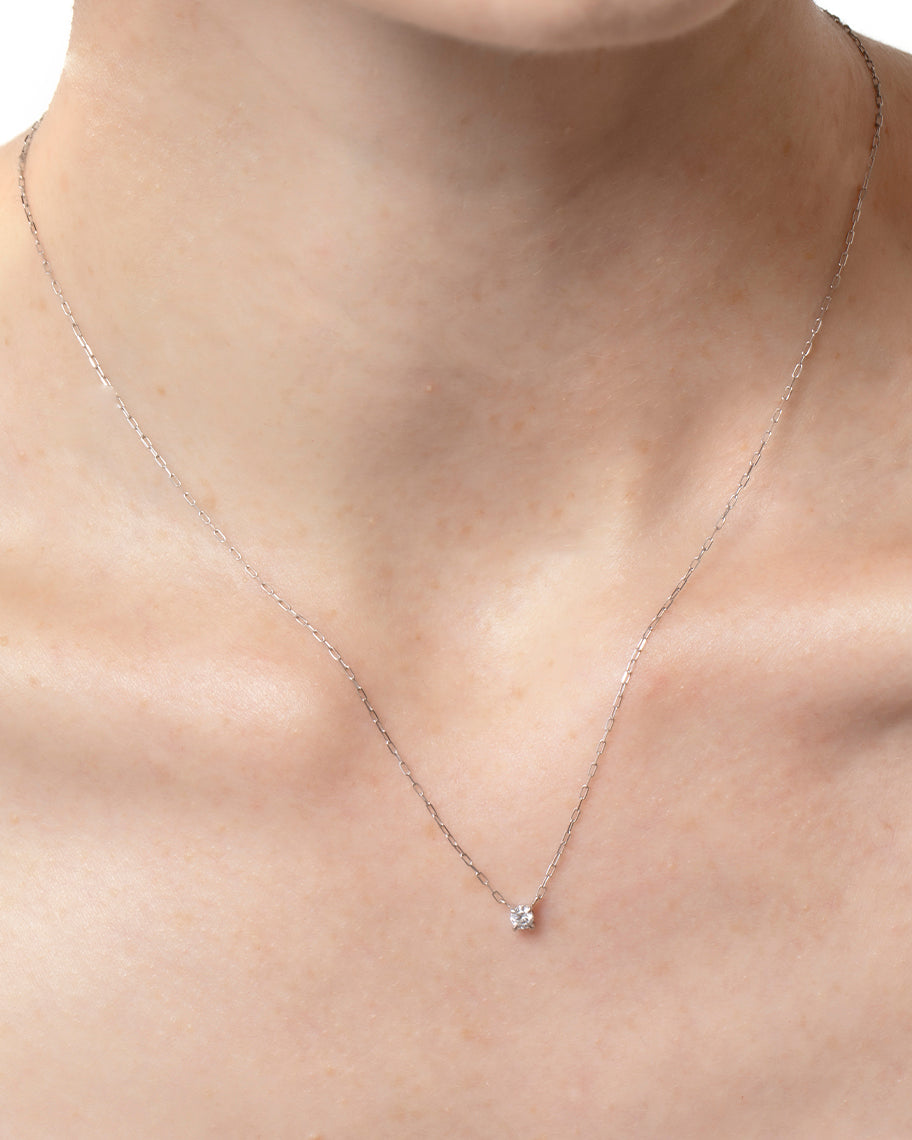 Colar Solitário Ana em Ouro 18K com 15 pontos de Diamante