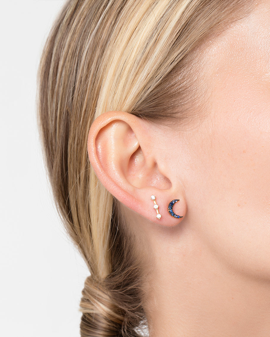 Brinco Lunar em Ouro 18K e Safiras Azuis