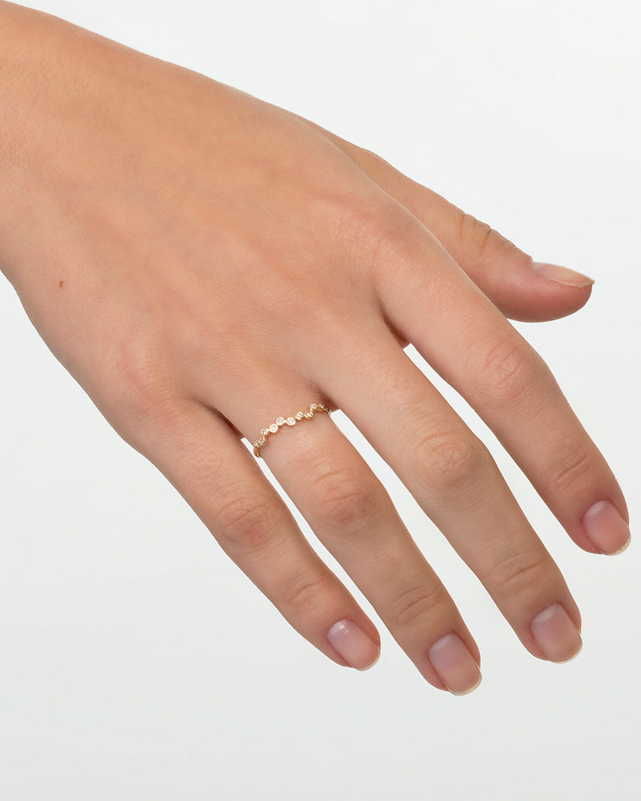Anel Polka em Ouro 18K e 10 Pontos de Diamante