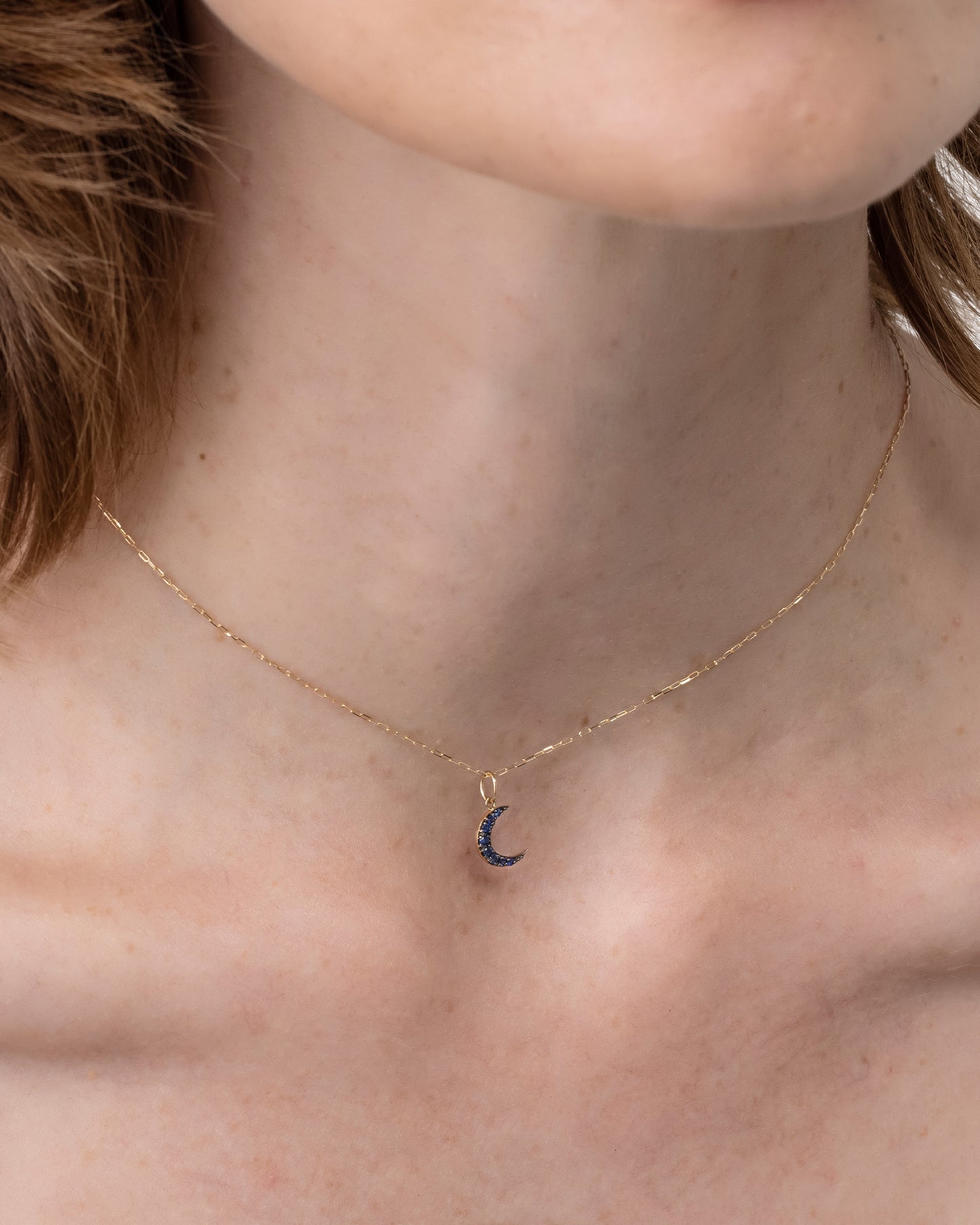 Pingente para Colar Lunar em Ouro 18K e Safiras Azuis