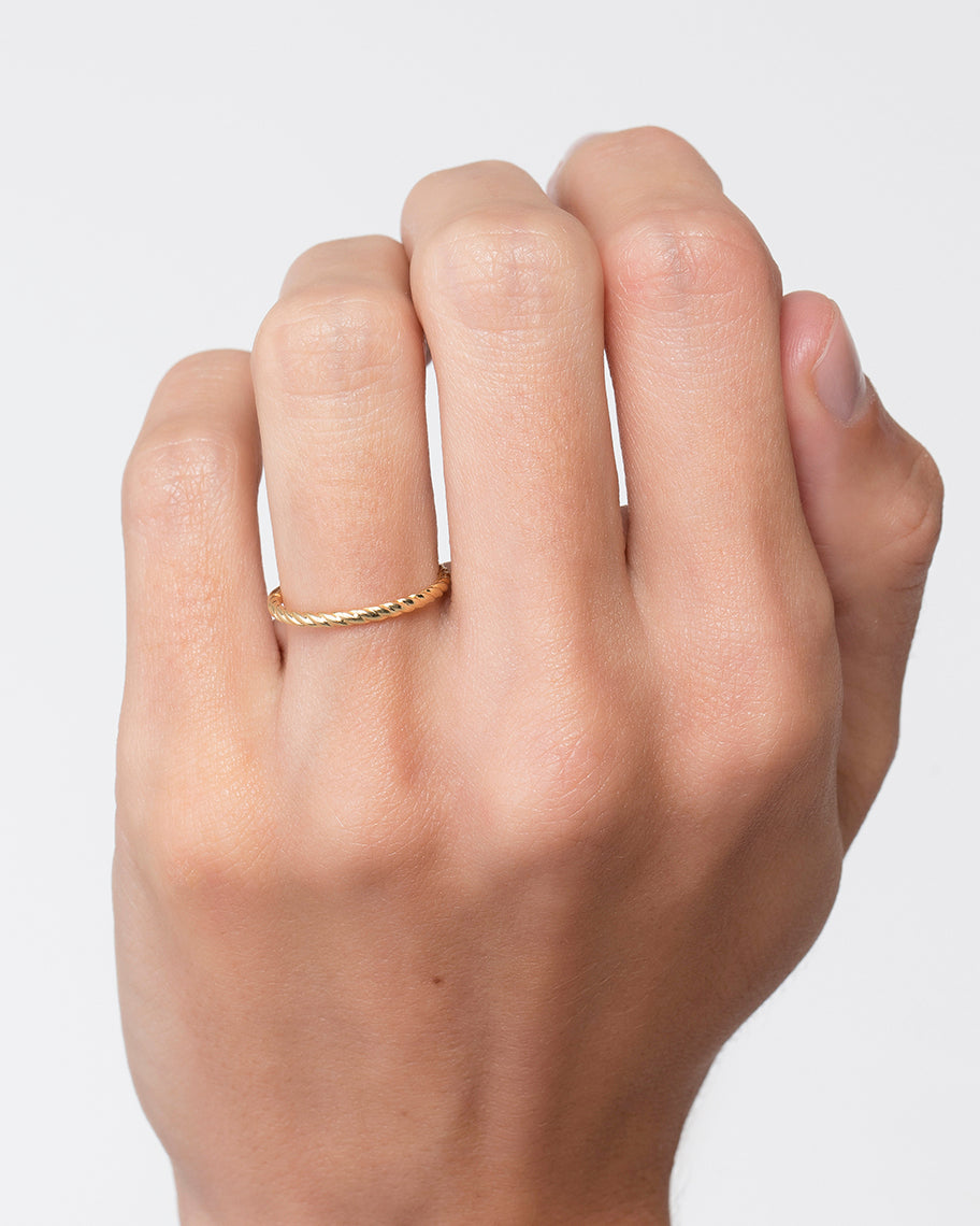 Anel Twist em Ouro 18K