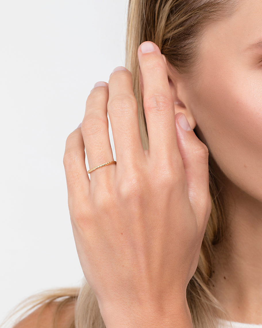 Anel Twist em Ouro 18K