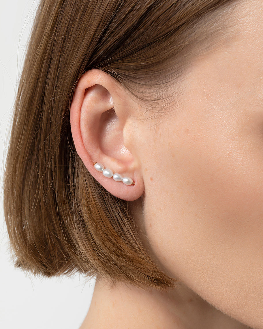 Brinco Earcuff Sal em Ouro 18K e Pérolas Brancas