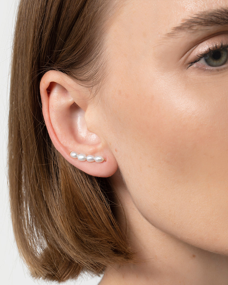 Brinco Earcuff Sal em Ouro 18K e Pérolas Brancas