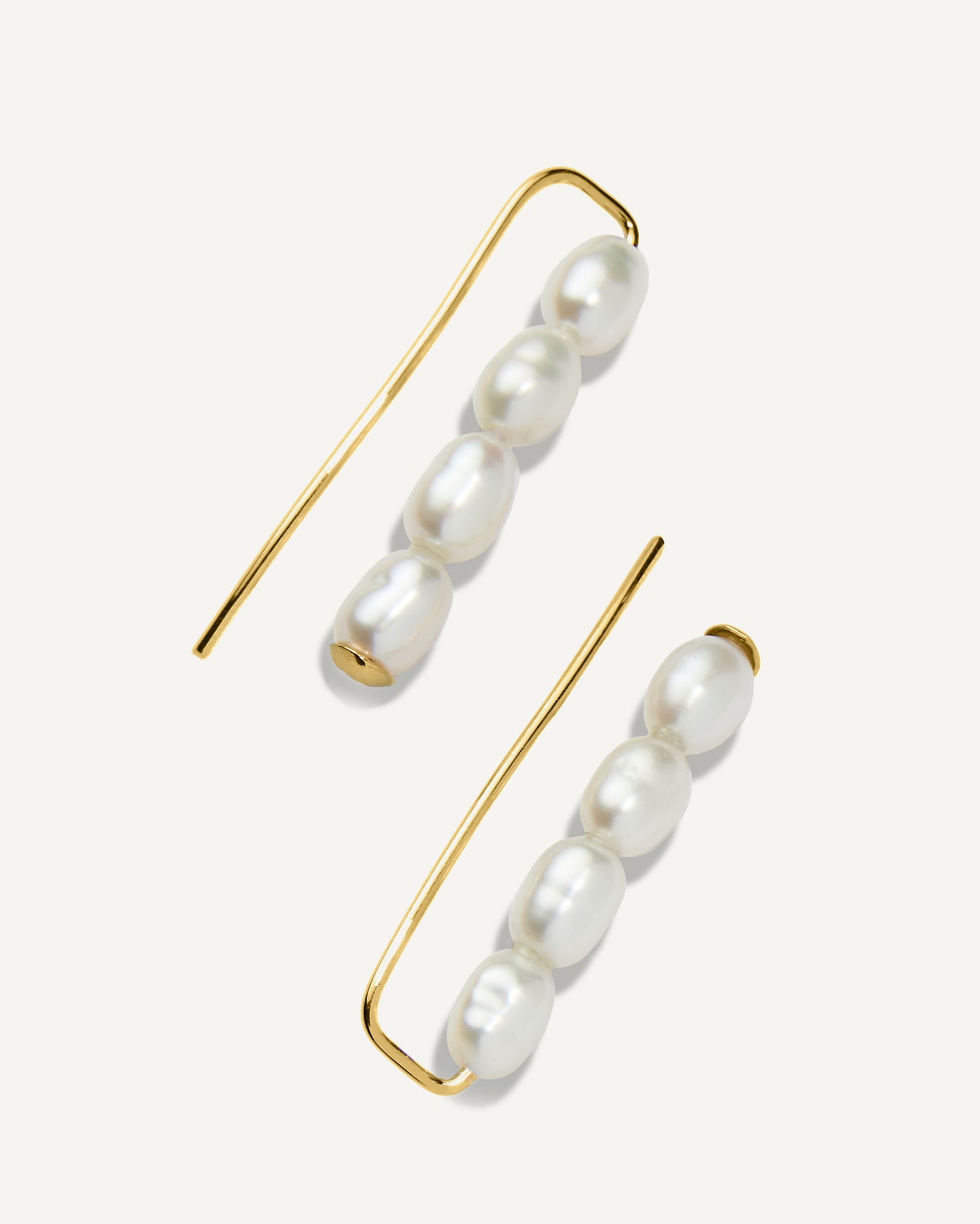 Brinco Earcuff Sal em Ouro 18K e Pérolas Brancas