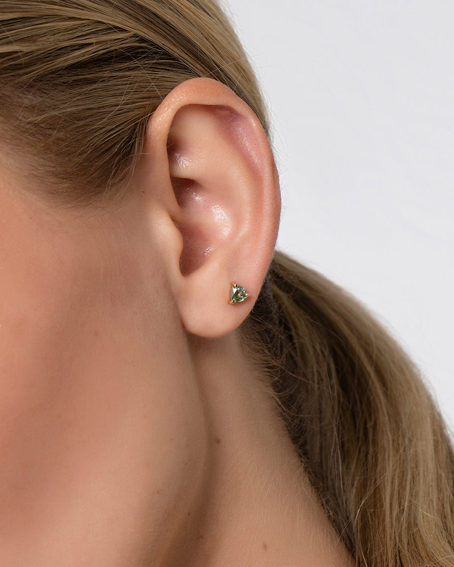 Brinco Stud Clair Trillion Safira Verde em Ouro 18K