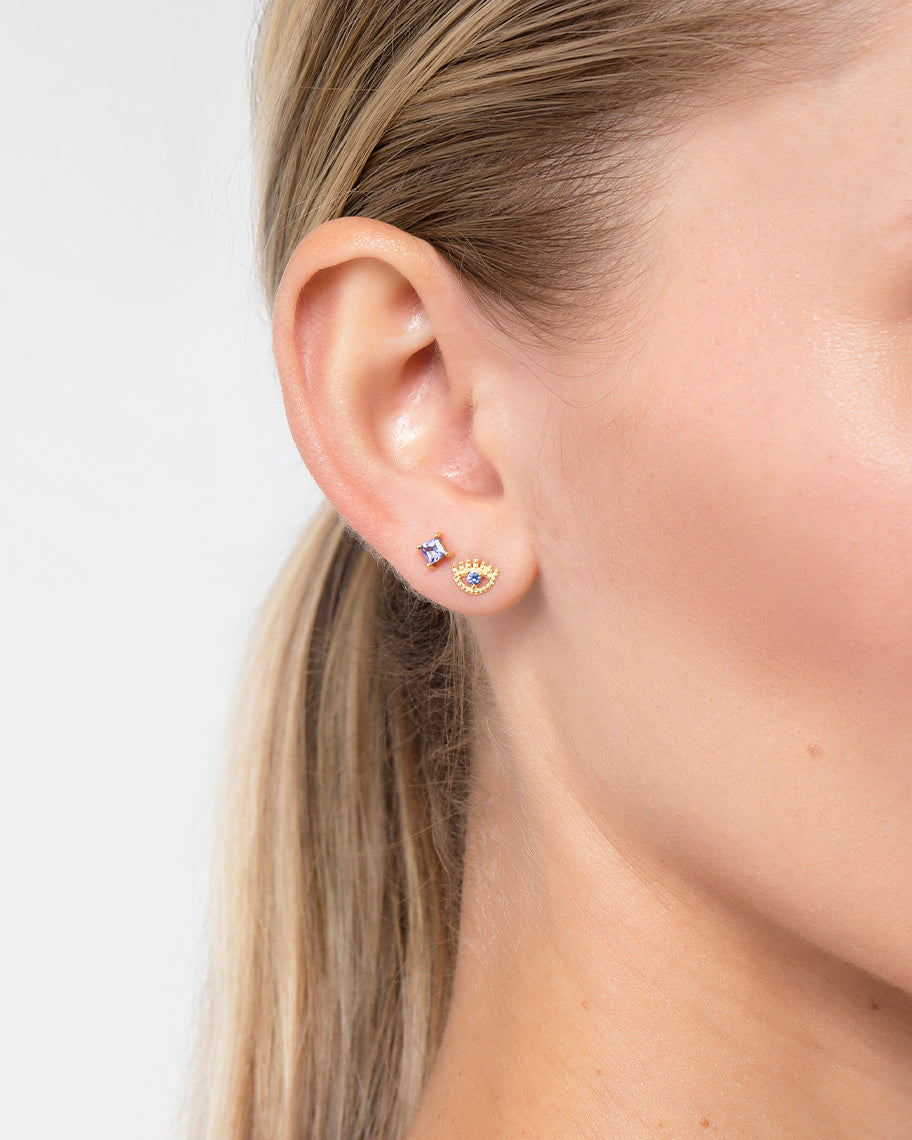 Brinco Stud Clair Carré Tanzanita em Ouro 18K