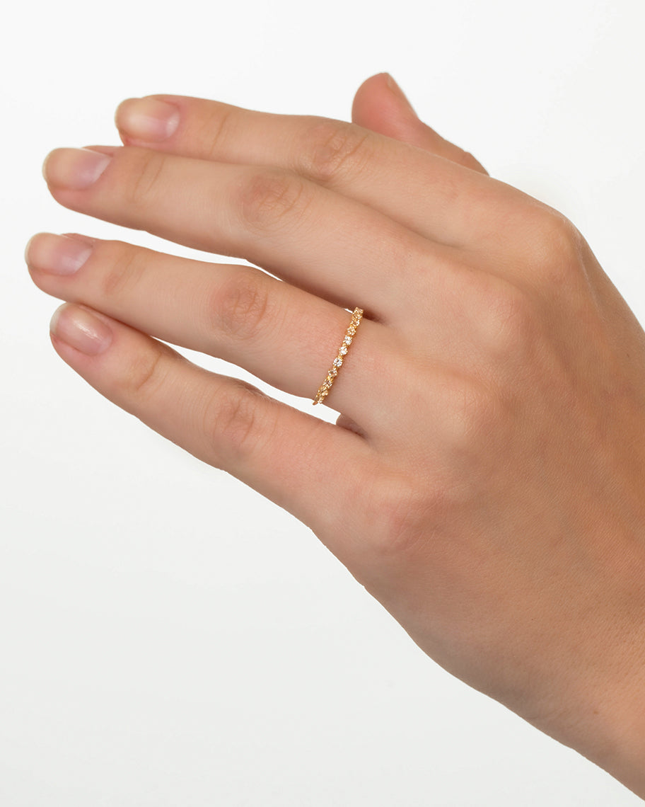 Anel Delicado em Ouro 18K Strelitzia Topázios Brancos