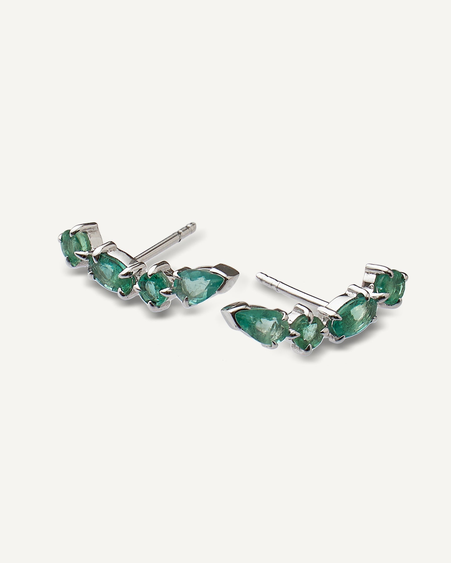 Brinco Earcuff Helena em Ouro 18K e Esmeraldas