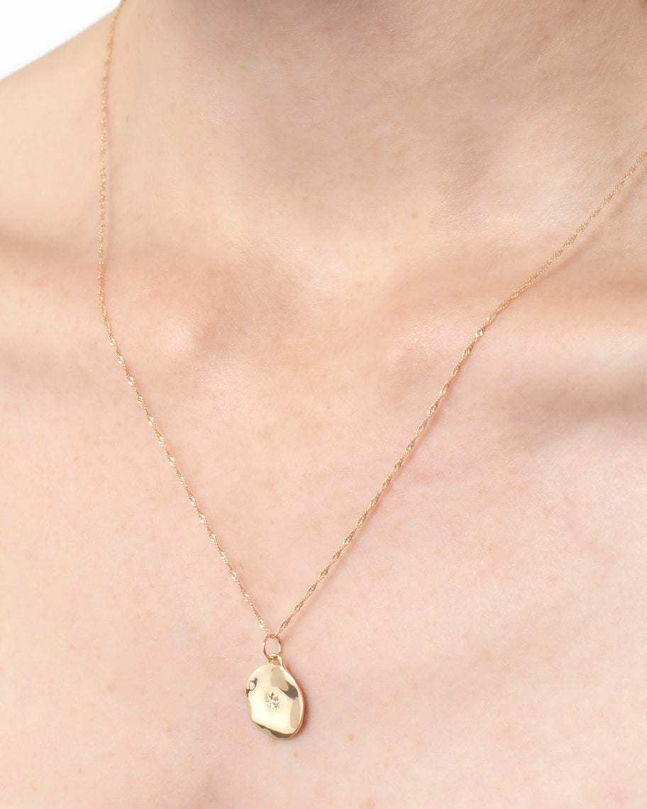 Pingente para Colar Medalha Pilar em Ouro 18K e Diamante