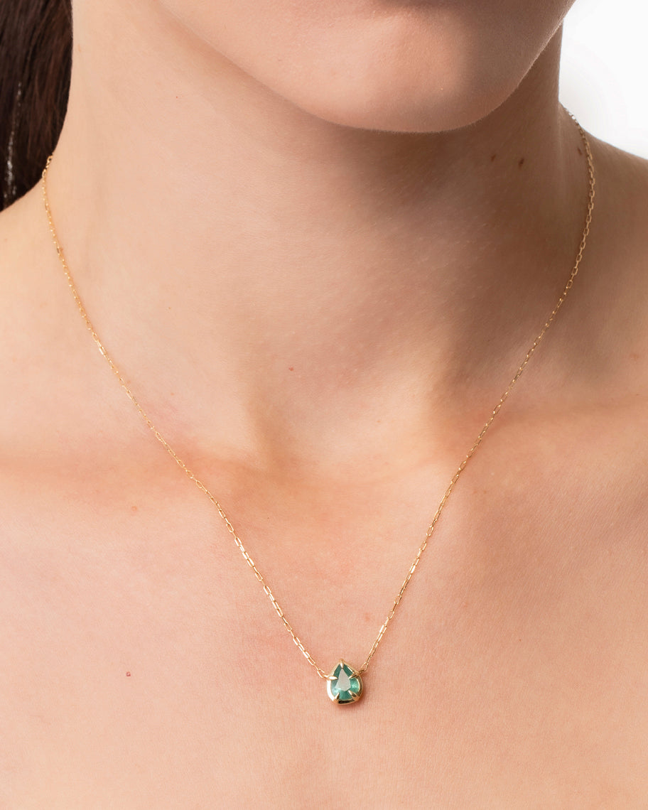 Colar Gota Amelia em Ouro 18K e Esmeralda
