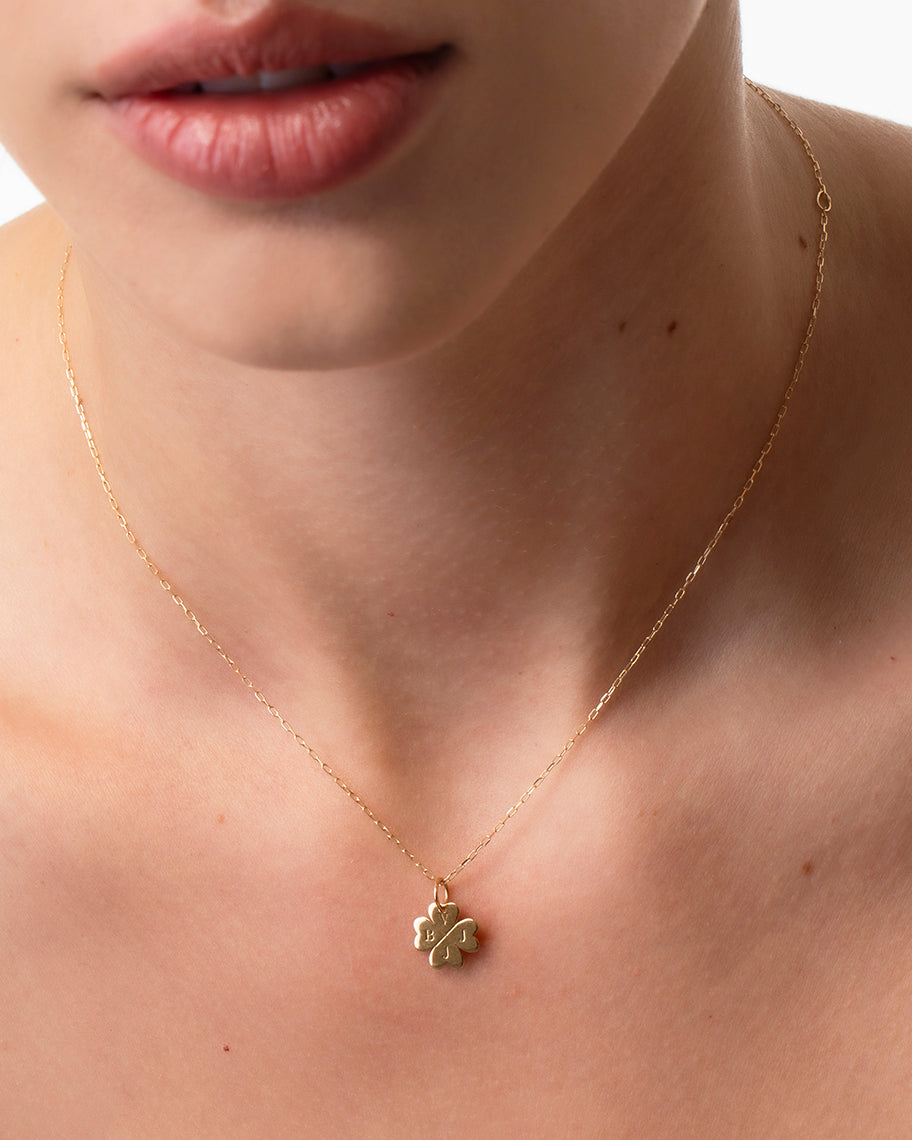 Pingente com Letra Trevo Personalizado Prosperity em Ouro 18K