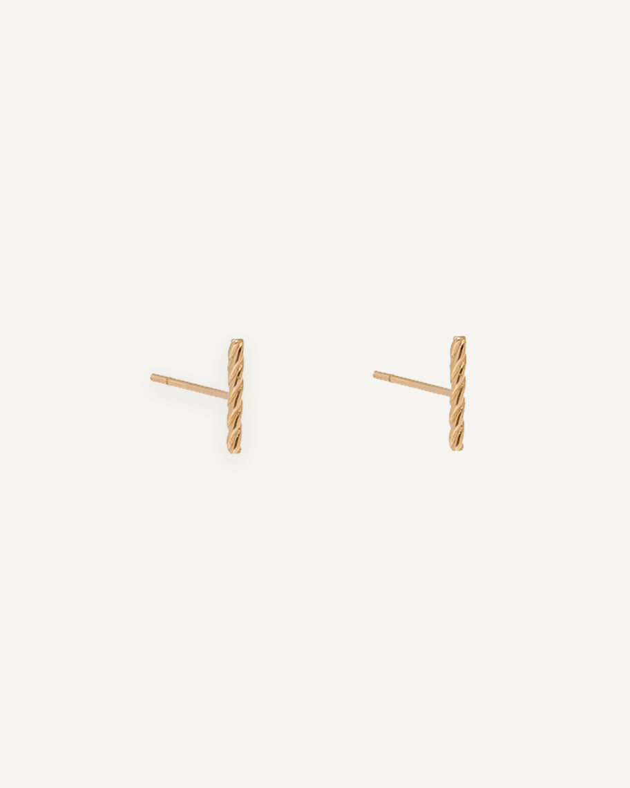 Brinco Stud Linea em Ouro 18K