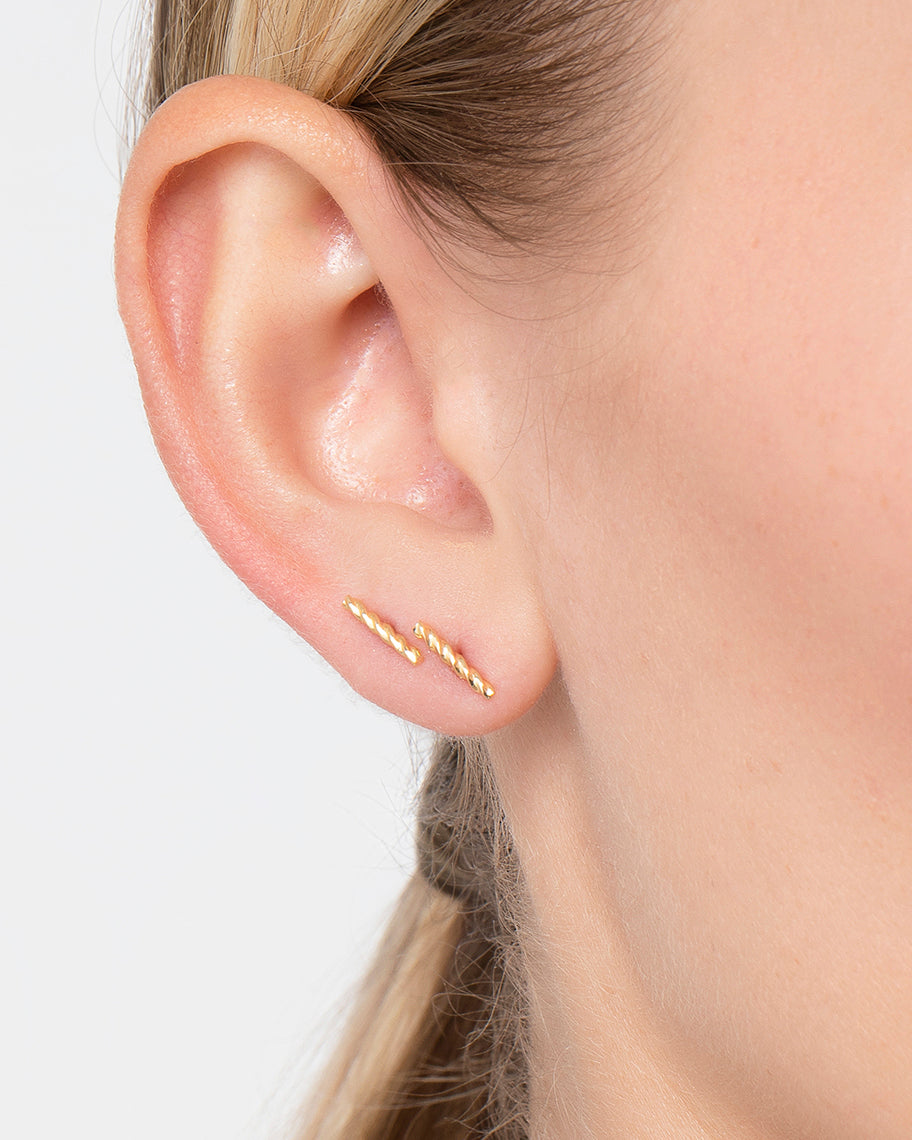 Brinco Stud Linea em Ouro 18K