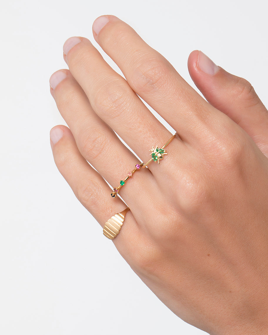 Anel Flea com Besouro em Ouro 18K e Esmeraldas