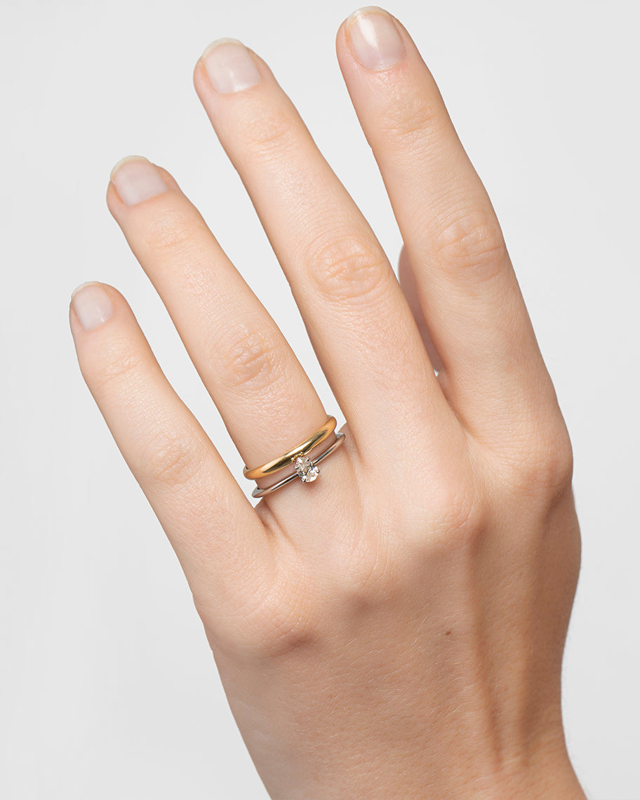 Anel Solitário Gota Purity em Ouro Branco 18K com 17 Pontos de Diamante