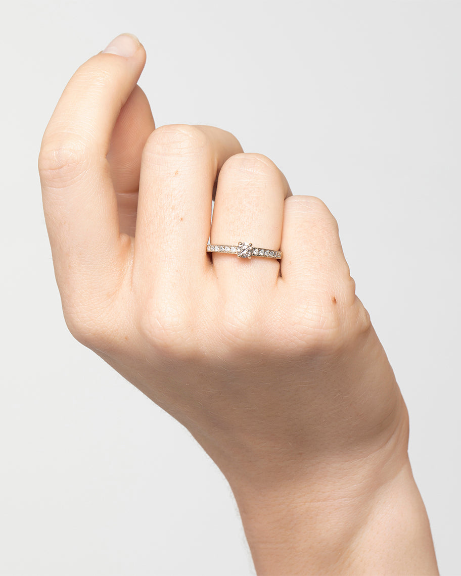 Anel Solitário Immensity Brown em Ouro Cru 18K com 37 Pontos de Diamante