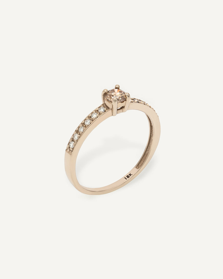 Anel Solitário Immensity Brown em Ouro Cru 18K com 37 Pontos de Diamante
