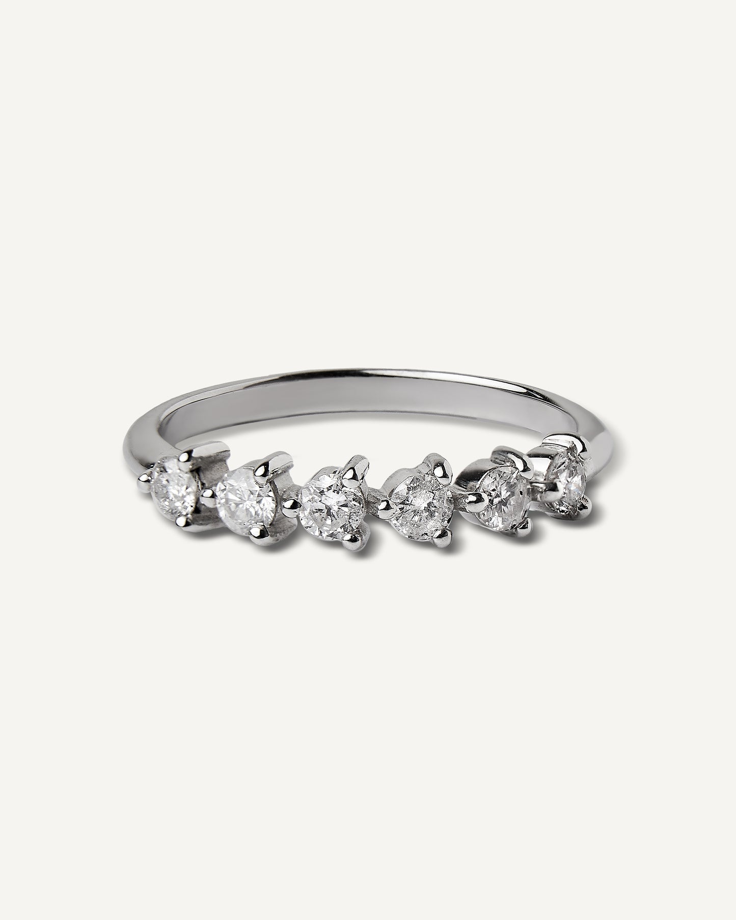 Meia Aliança Eternal em Ouro 18K com Diamantes Brancos