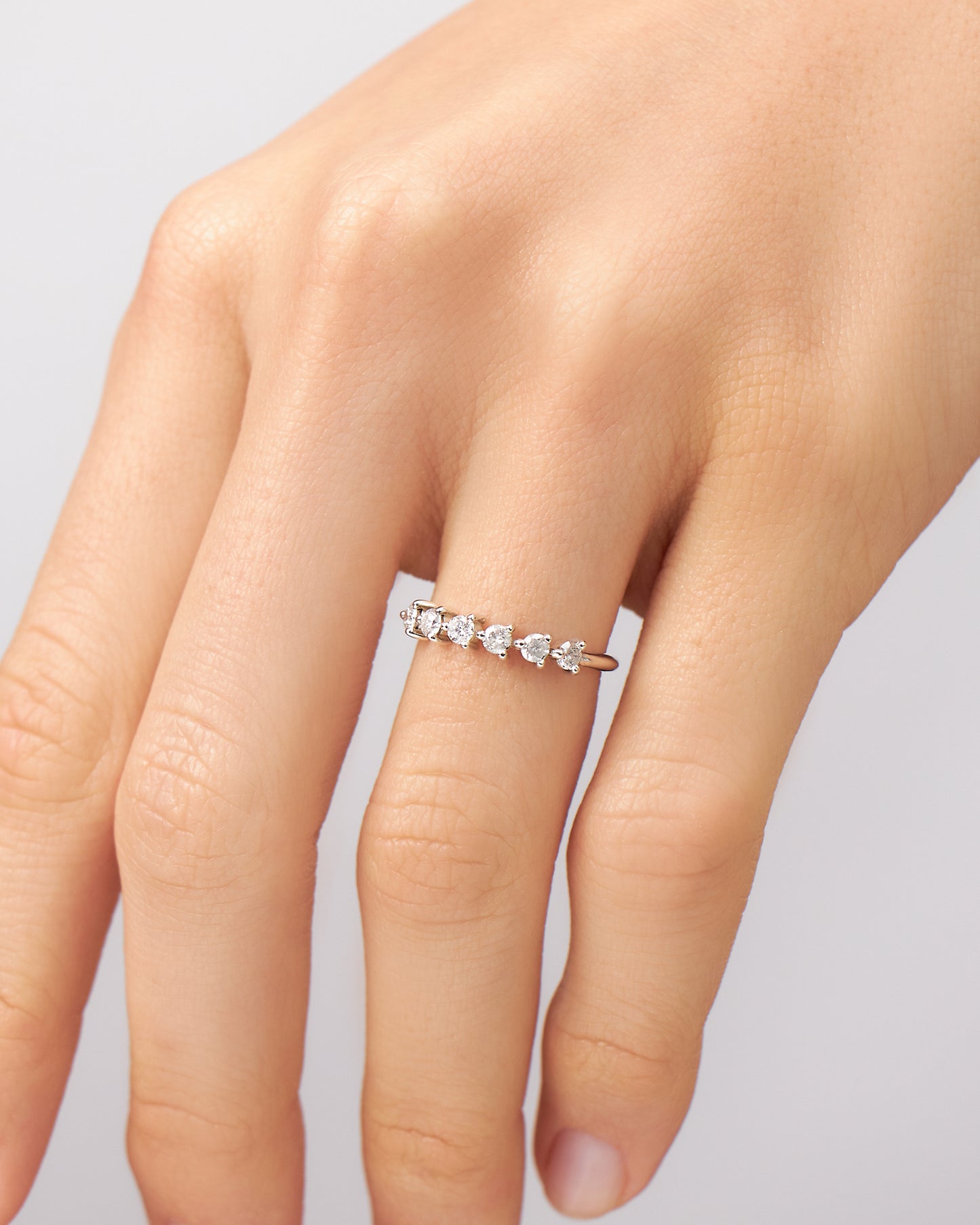 Meia Aliança Eternal em Ouro 18K com Diamantes Brancos