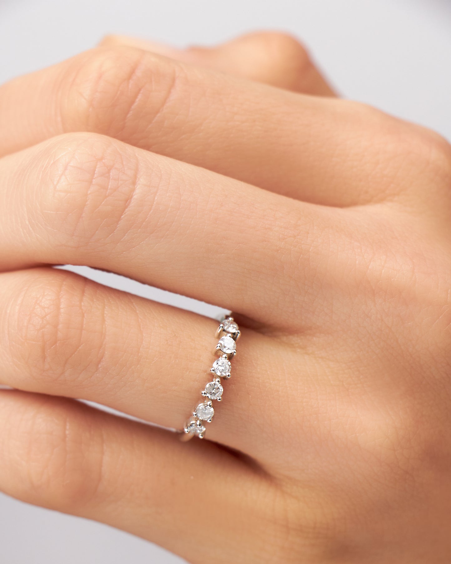 Meia Aliança Eternal em Ouro 18K com Diamantes Brancos
