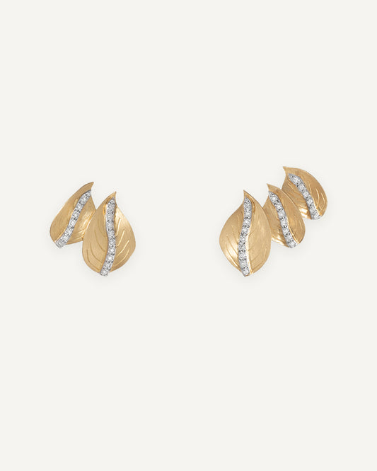 Brinco Earcuff Begônia em Ouro 18K e Brilhantes