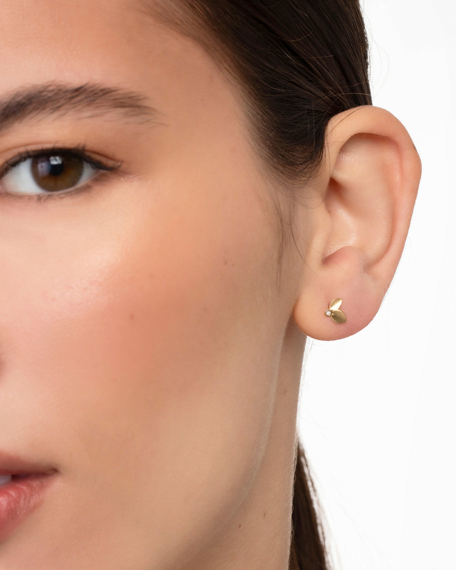 Brinco Stud Folha em Ouro 18K e Brilhantes