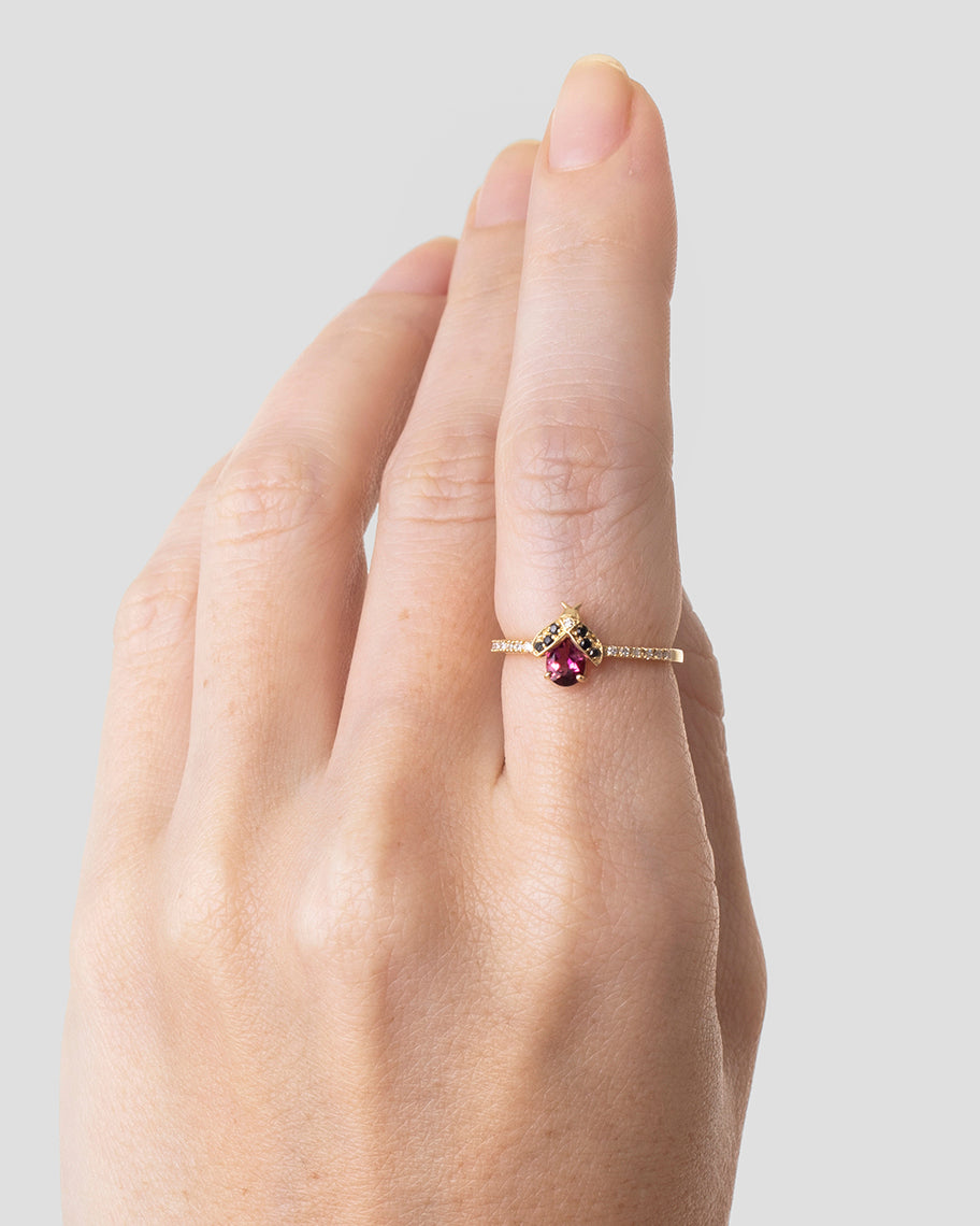 Anel de Joaninha Adalia em Ouro 18K