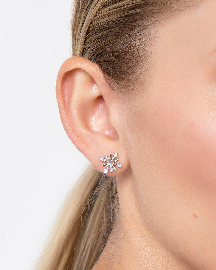Brinco Snowflake em Ouro Branco 18K e Safiras