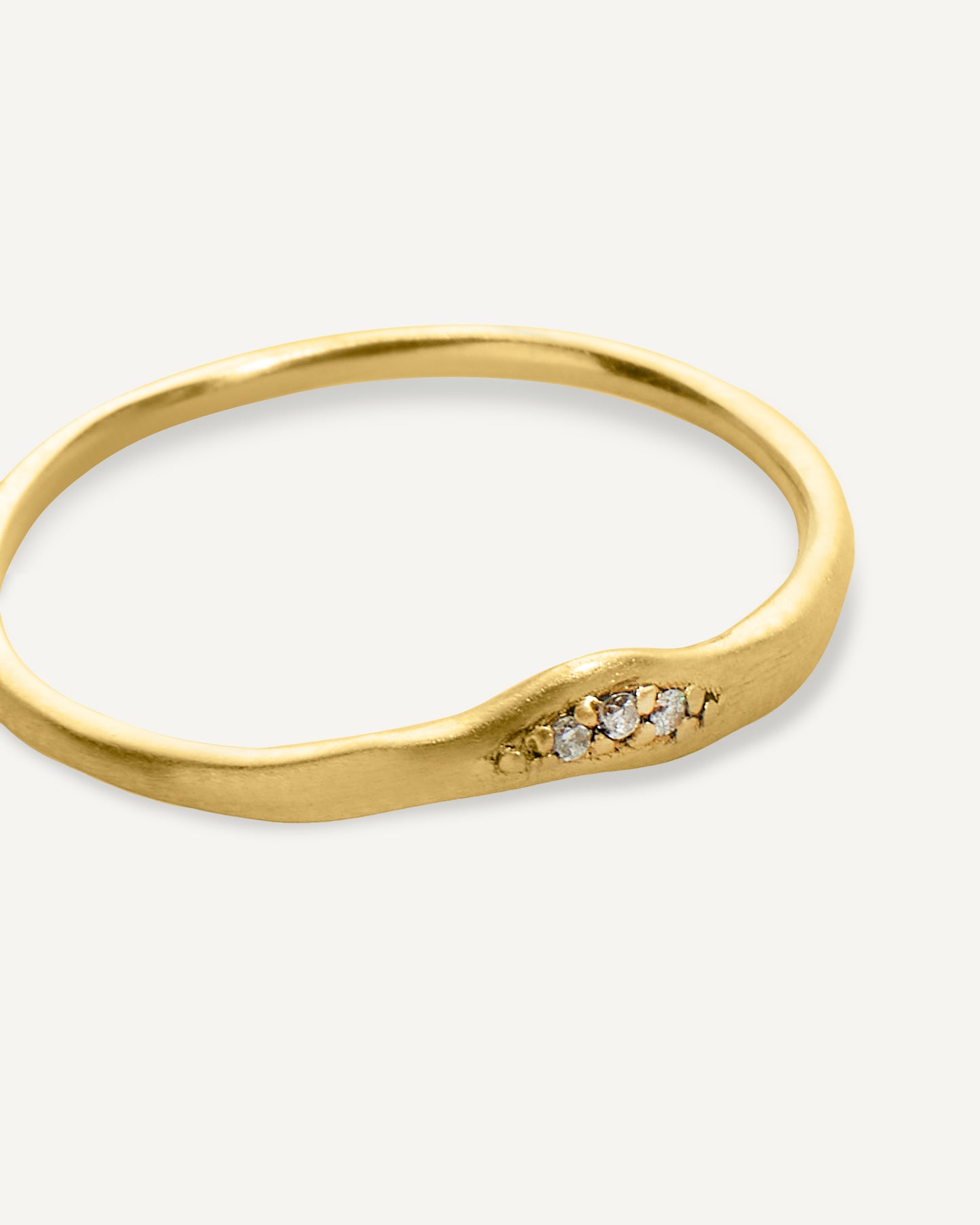Anel Slim em Ouro 18k e Brilhantes