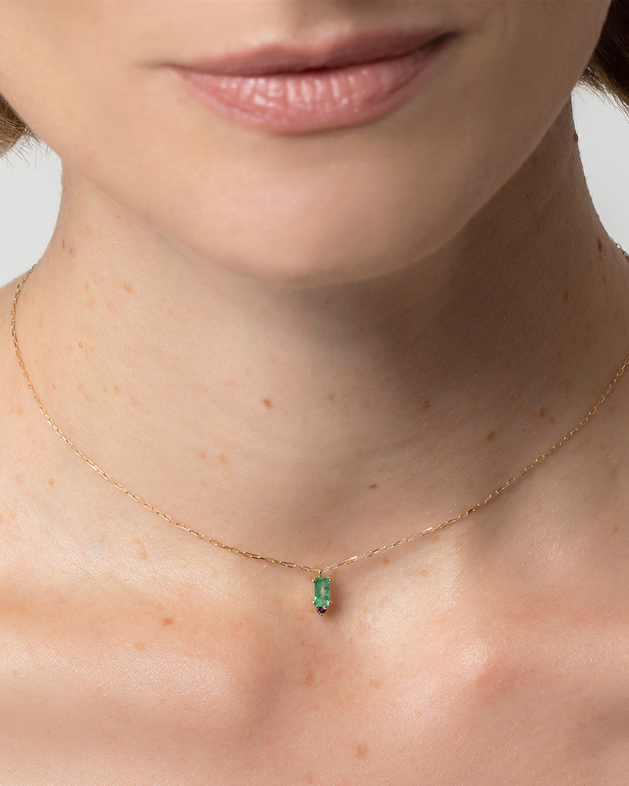 Colar Pequi em Ouro 18K e Esmeralda
