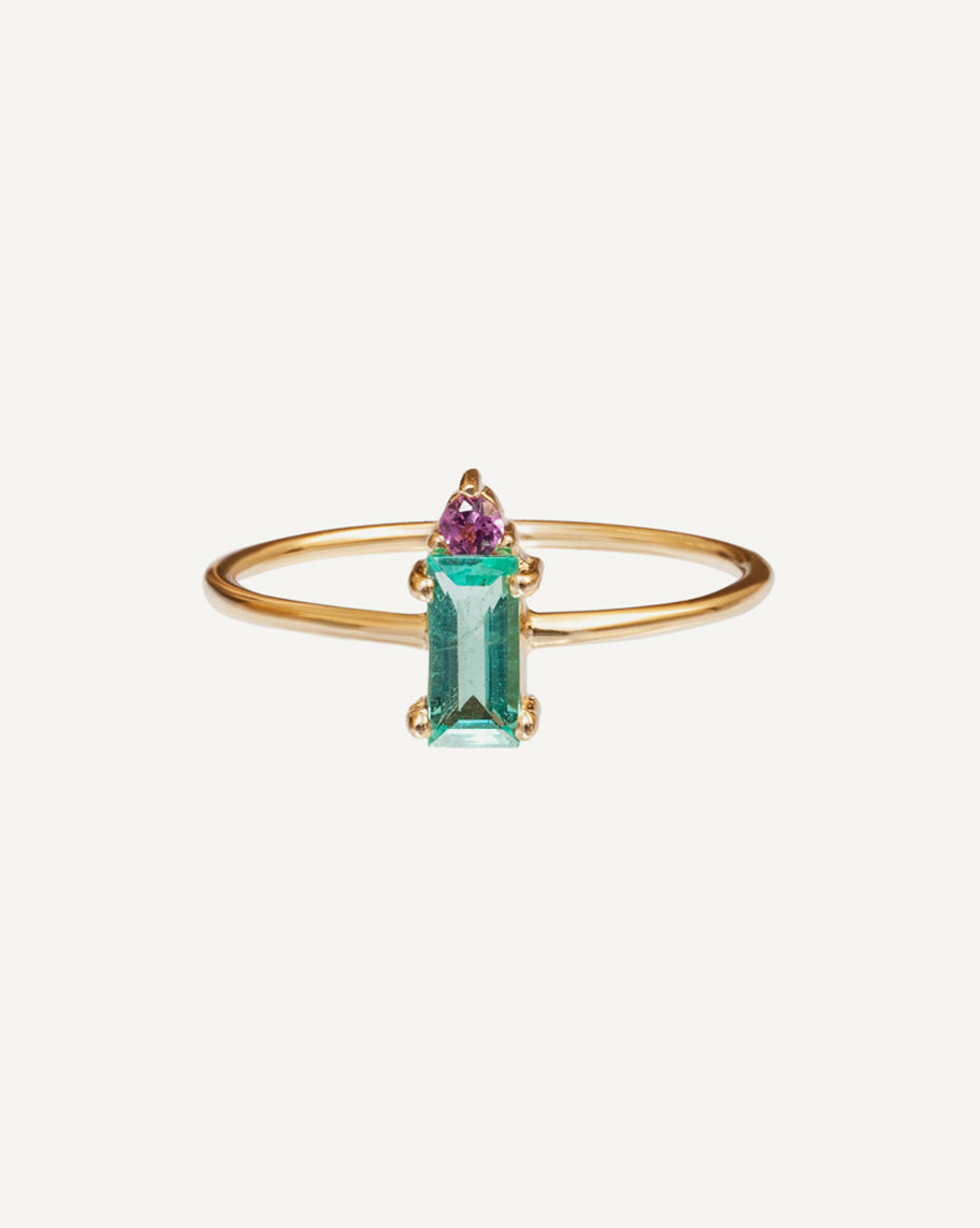 Anel Pequi em Ouro 18K e Esmeralda