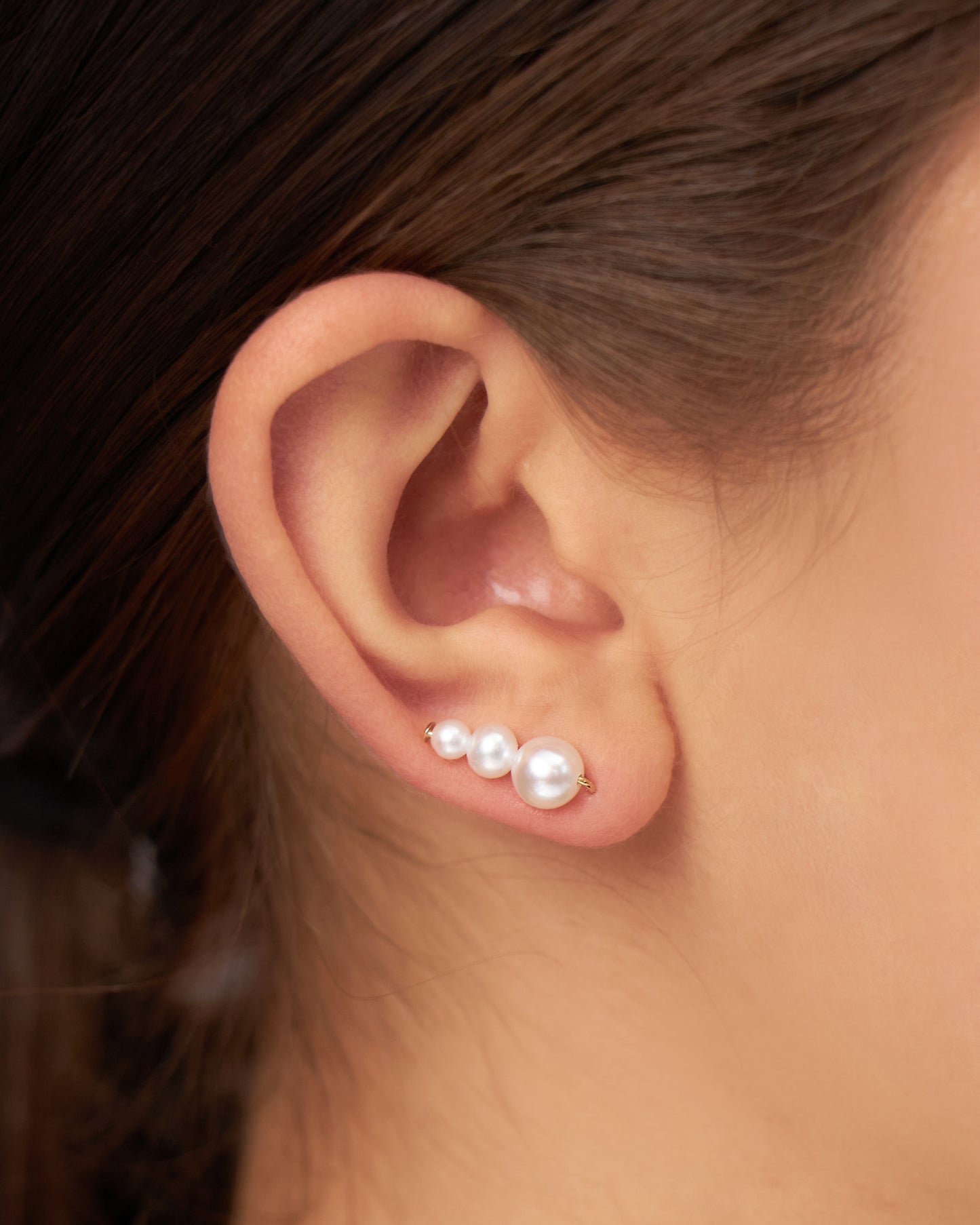 Brinco Earcuff Orla em Ouro 18K e Pérolas