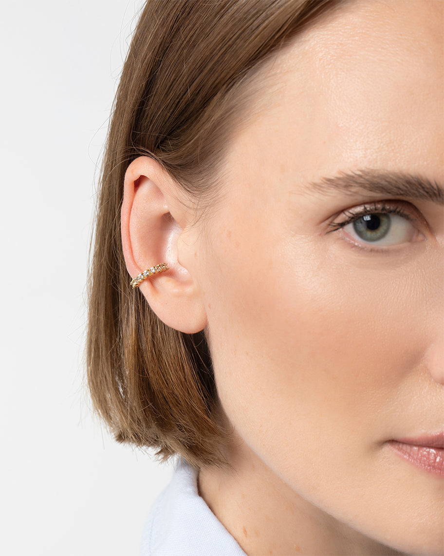 Piercing de Orelha Manu Topázios em Ouro 18K