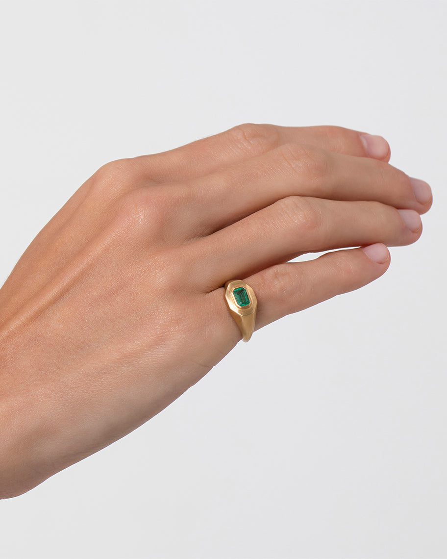 Anel de Dedinho em Ouro 18K Neo Esmeralda