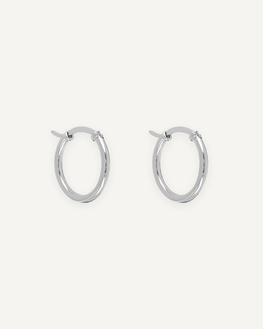 Argola Lisa em Ouro Branco 18K