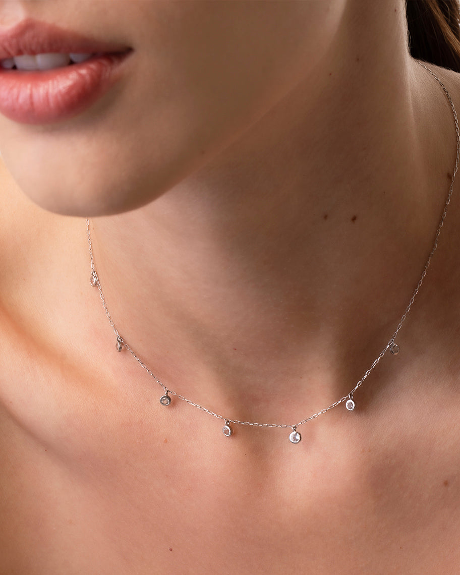 Colar Dots White em Ouro Branco 18K e Pingentes de Topázios Brancos
