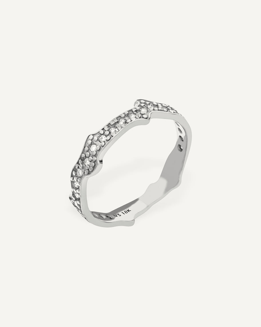 Anel Seiva em Ouro Branco 18k e Diamantes