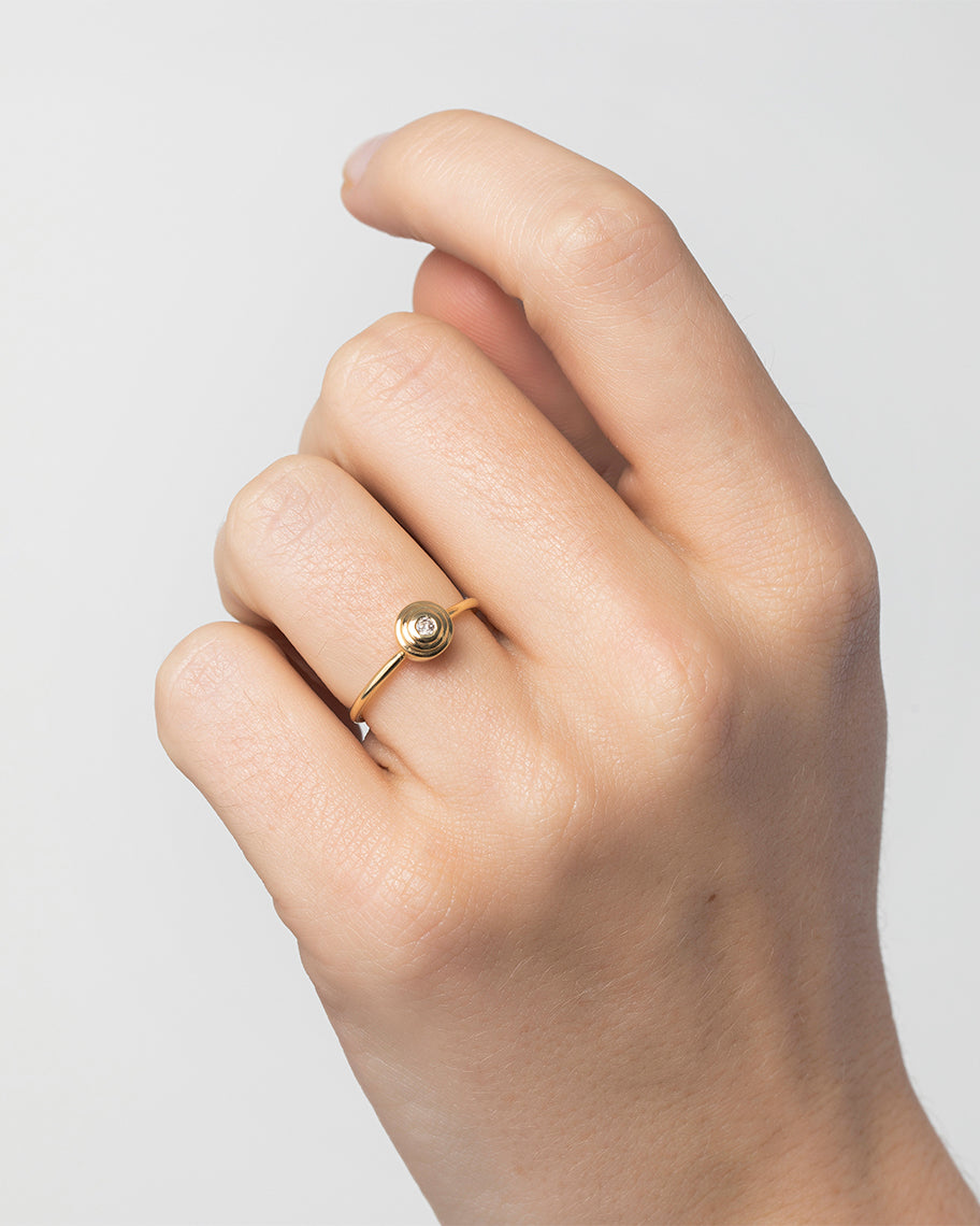 Anel Solitário Émile em Ouro 18K e Diamante