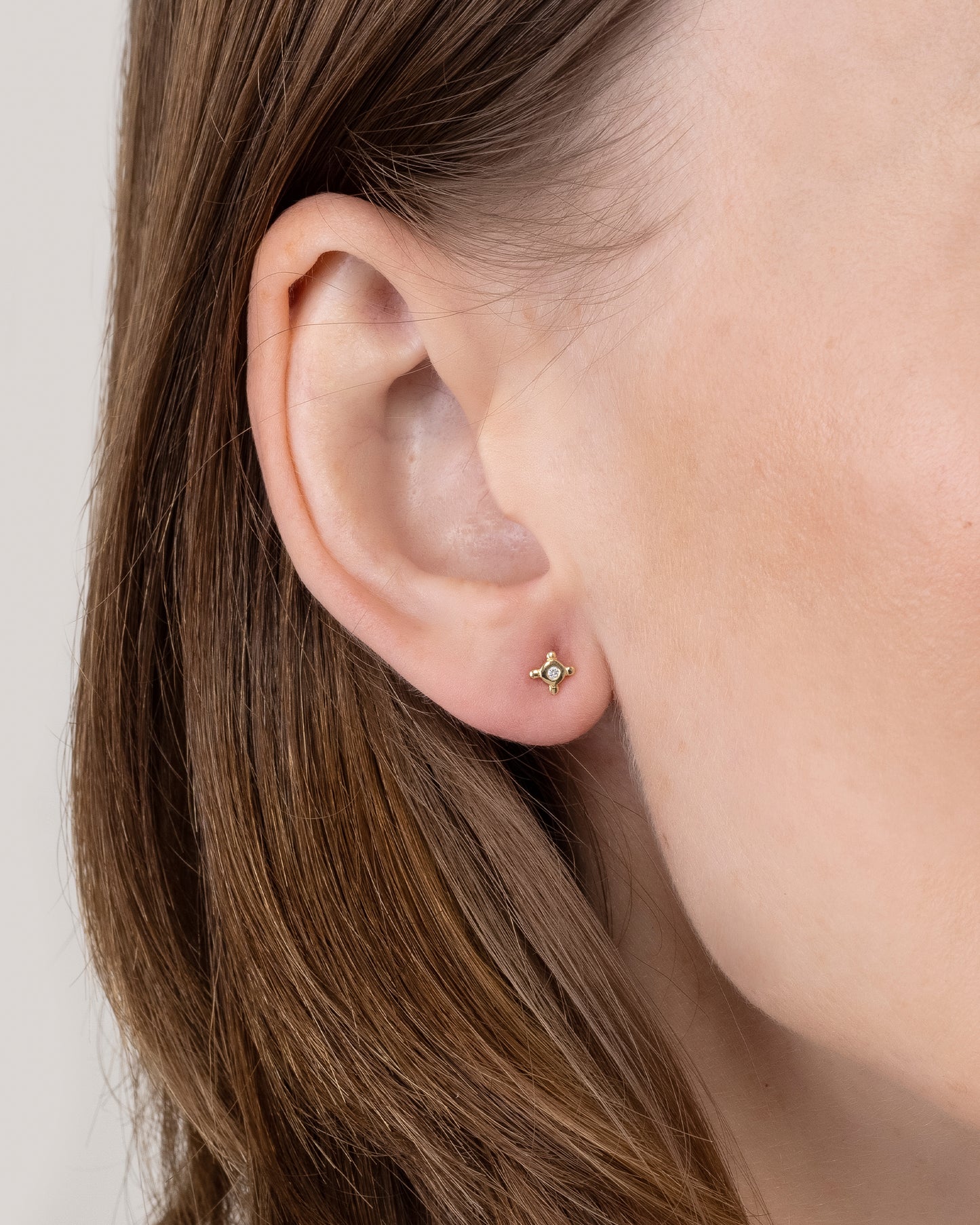 Brinco Stella Petit em Ouro 18K e Diamante