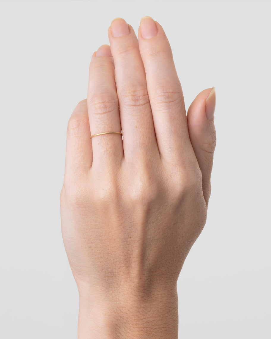 Aliança de Casamento Minimal Fosca em Ouro Amarelo 18K (0.9mm)