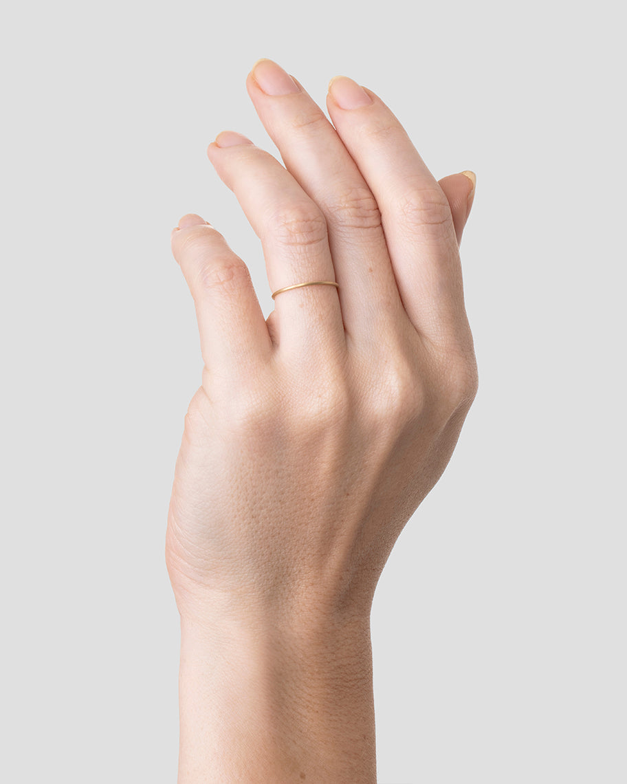Aliança de Casamento Minimal Fosca em Ouro Amarelo 18K (0.9mm)