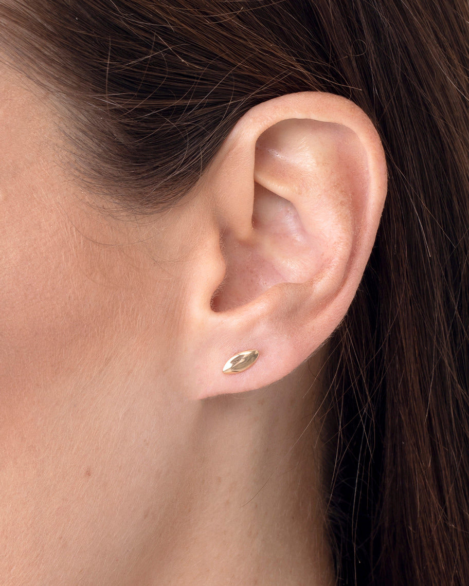 Brinco Stud Melt em Ouro 18K