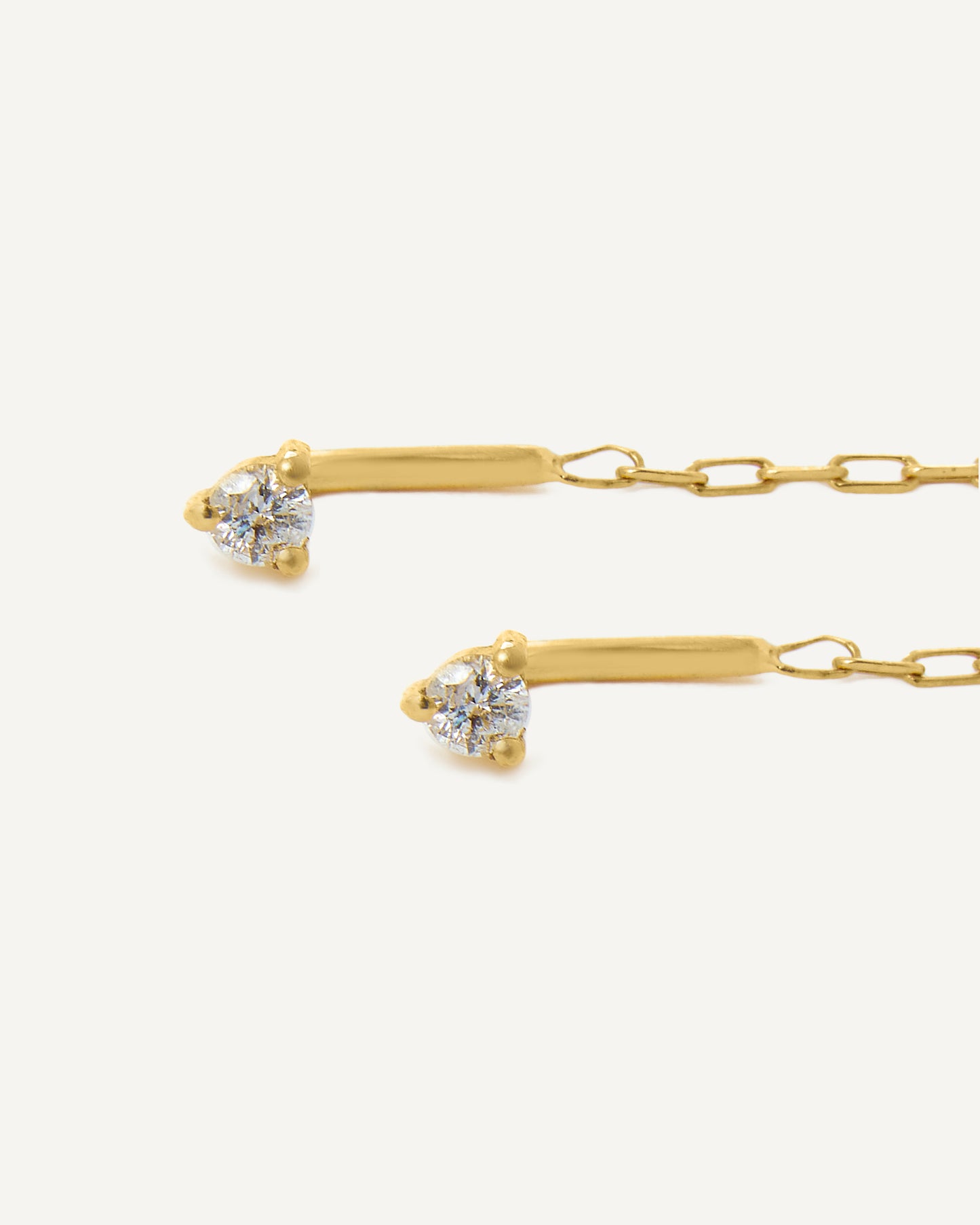 Brinco Fio Corrente em Ouro 18K e Diamante