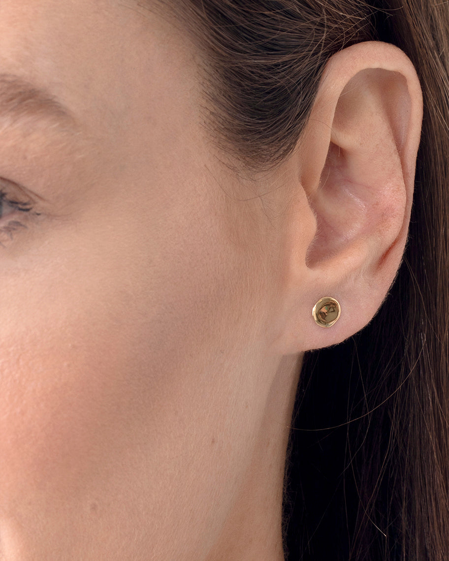 Brinco Stud Disco em Ouro 18K