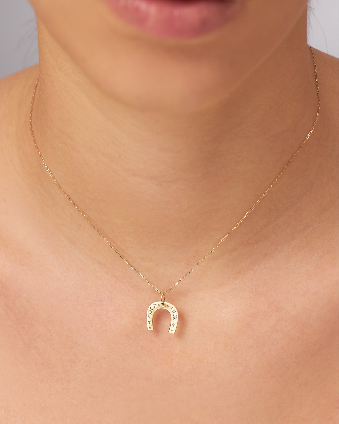 Pingente Ferradura Good Luck em Ouro 18K