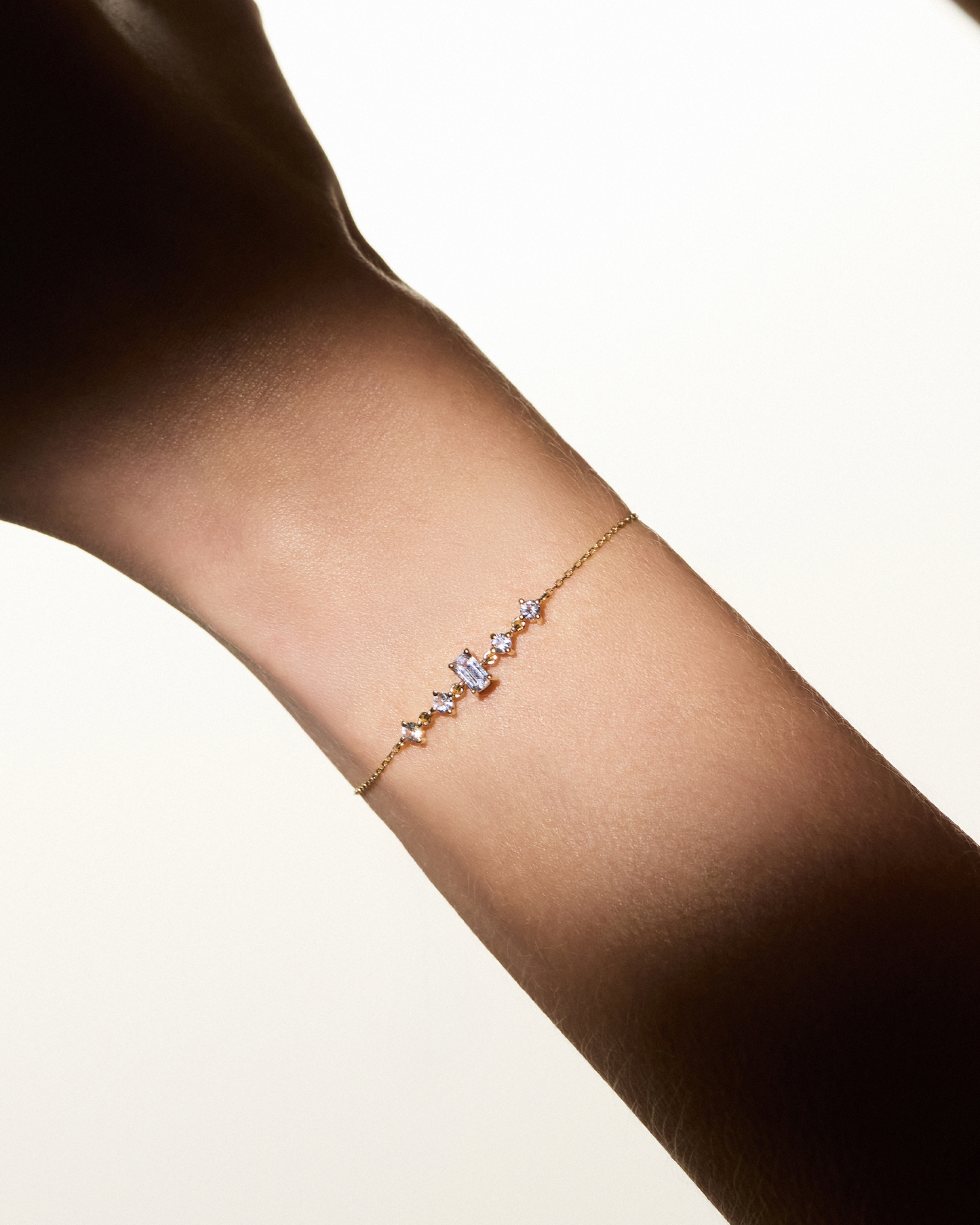 Pulseira Emma em Ouro 18k e Safiras Brancas